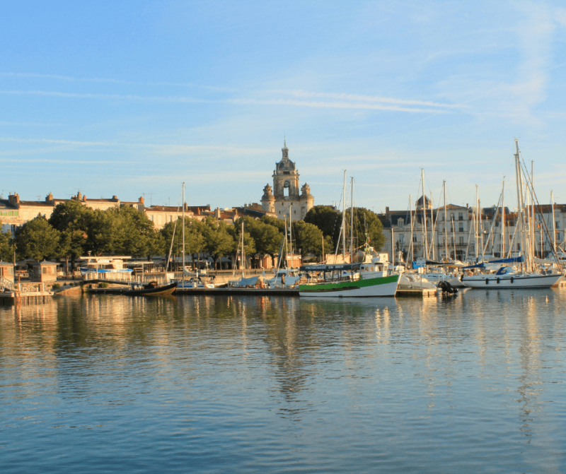 Bootsmietung Frankreich in der Hafenstadt la Rochelle mit Segelbooten