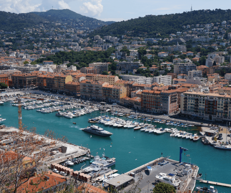 Nizza Hafen mit Booten für Bootsmietung Frankreich 