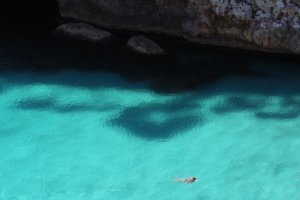 Blaues Wasser in Cala Varques