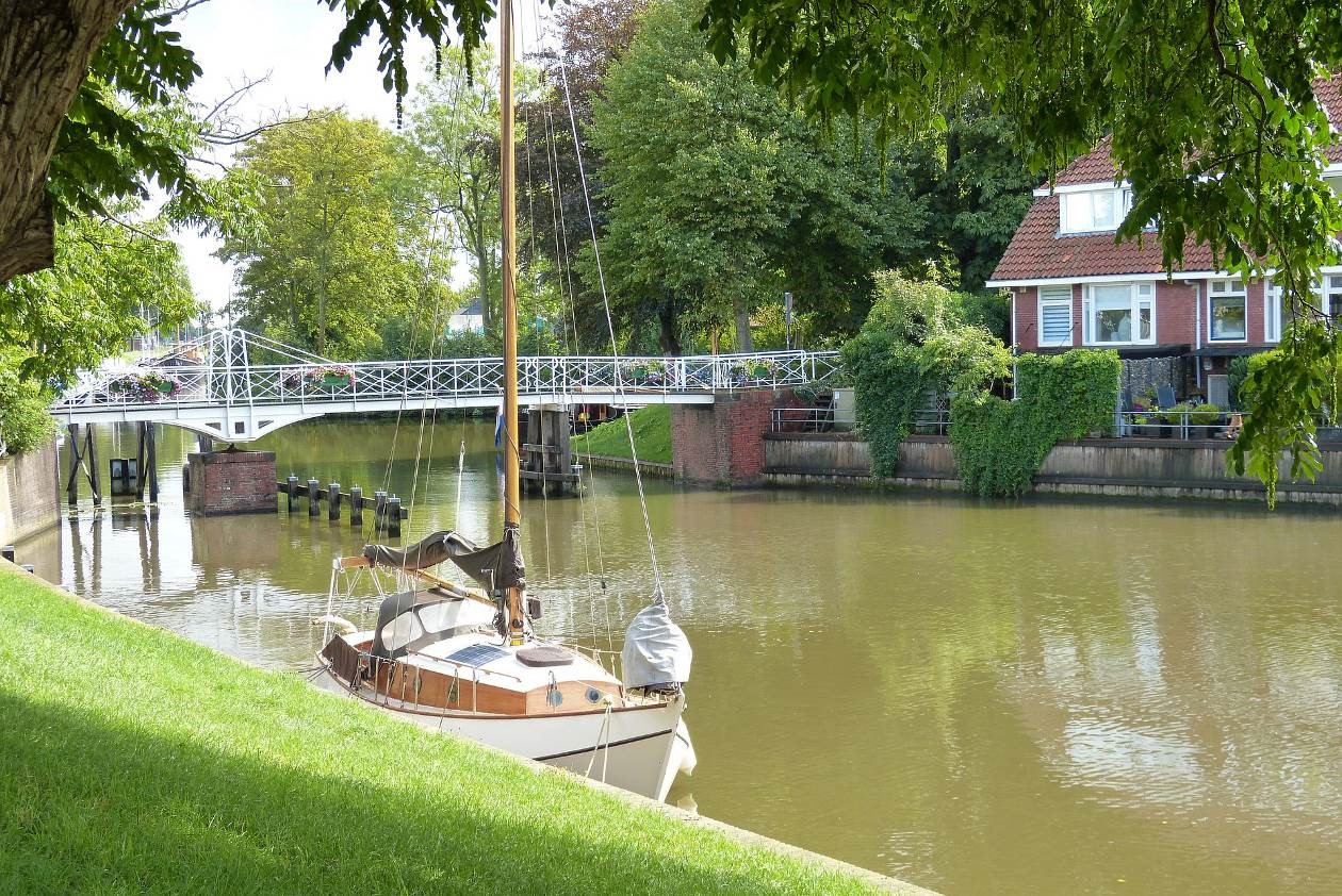 Grachten und Boote in der Niederlande