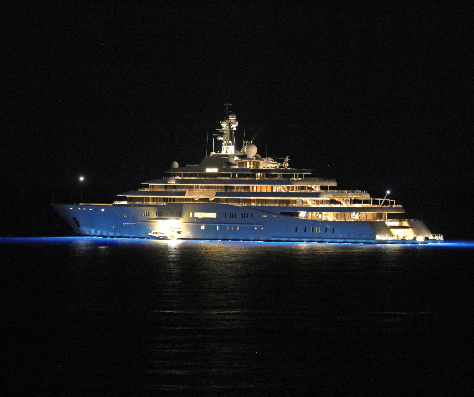Eclipse Yacht, die teuerste Yacht der Welt von Roman Abramovich, Yacht in der Nacht 