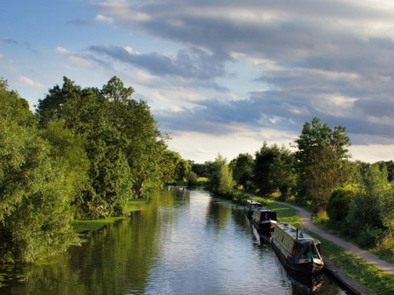 Ruhiger Wasserweg für achtsamen Urlaub