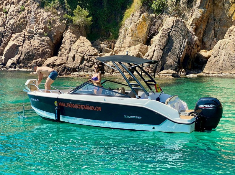 Motorboot Quicksilver von Click&Boat in Cala Sa Forcanera