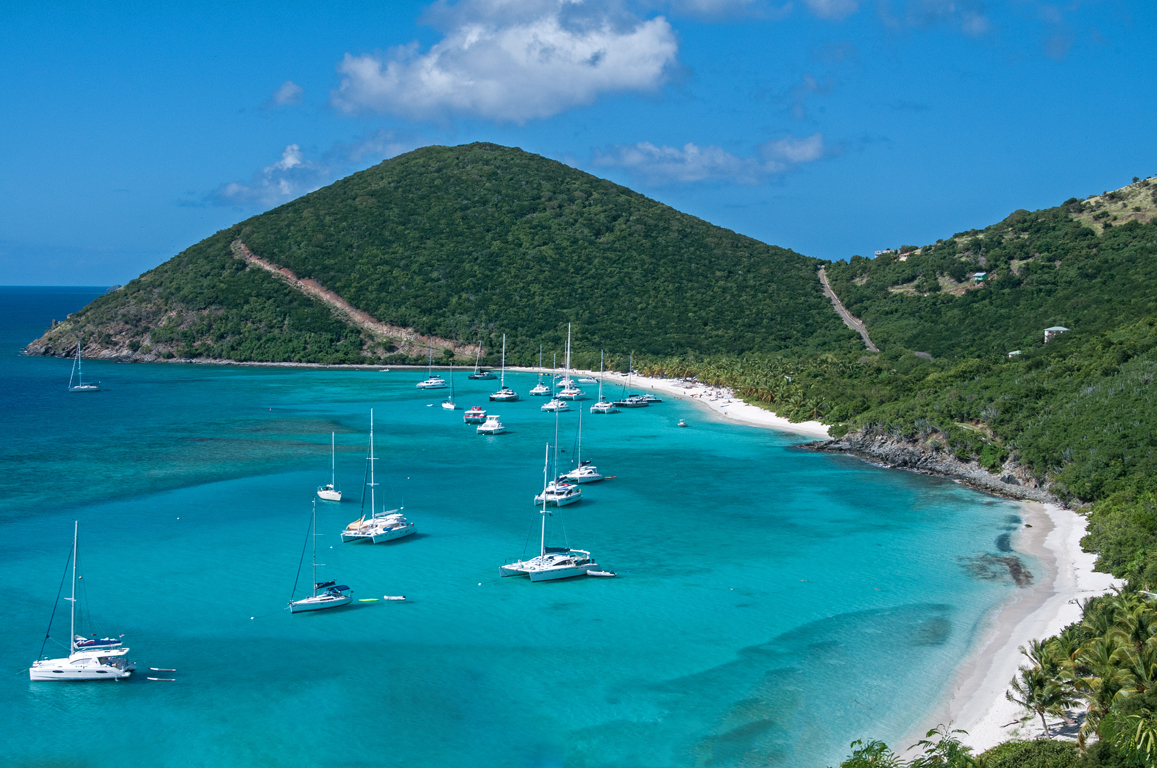Katamarane vor Anker White Bay Jost Van Dyke.