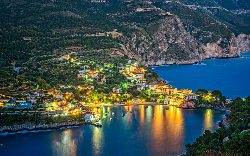 hire a yacht in Kefalonia