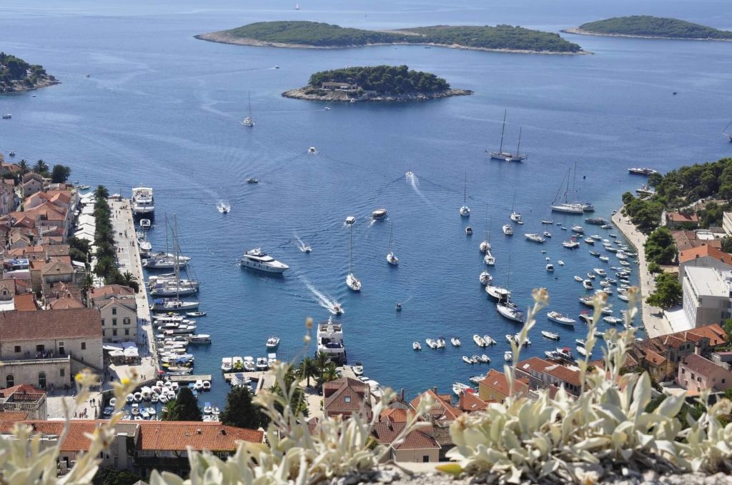 boat hire in Hvar