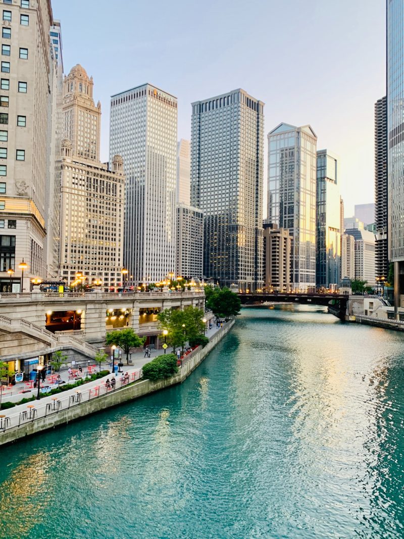 Boat along the Chicago Riverwalk 