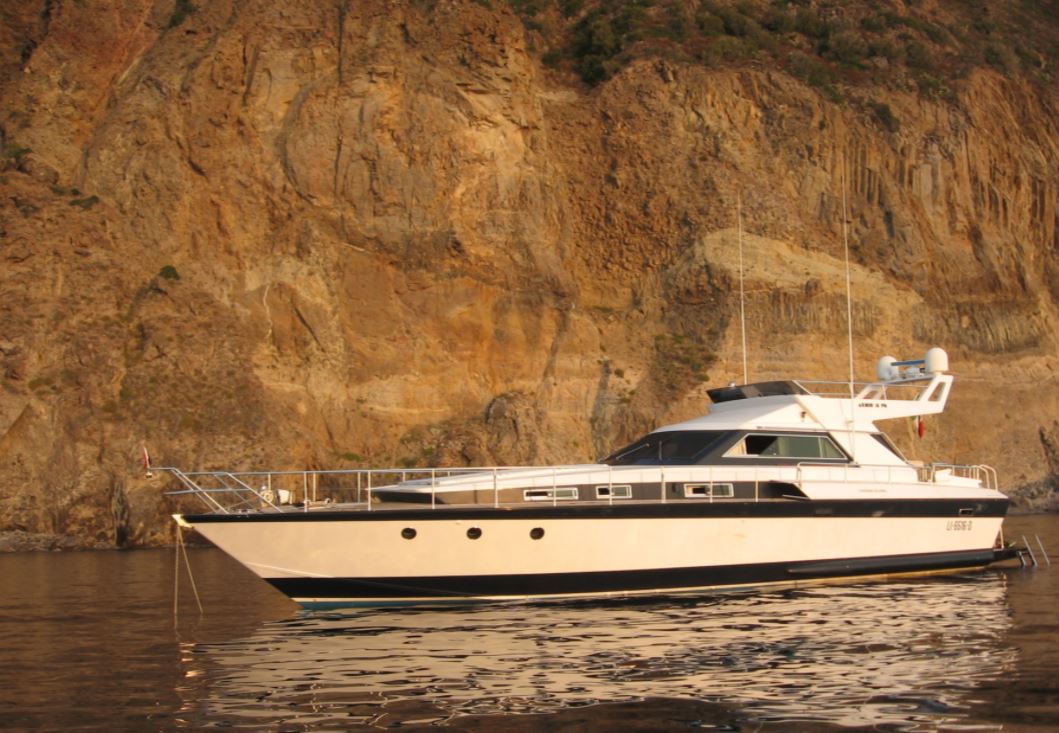 Luxury yacht charter in Tuscany