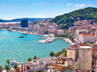 Overview of Split's bay. With a hill in the background, with the sun reflecting on the turquoise water.