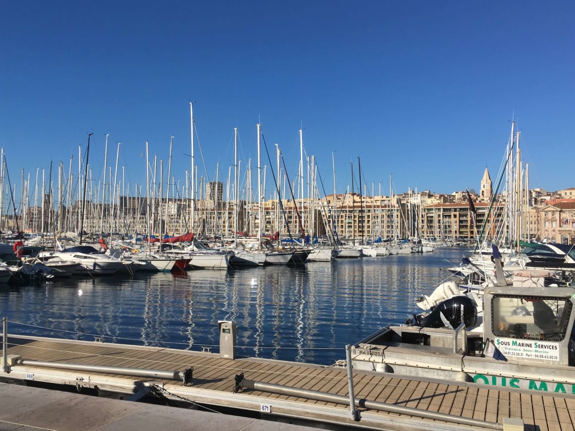 Barcos amarrados en el puerto de Marsella