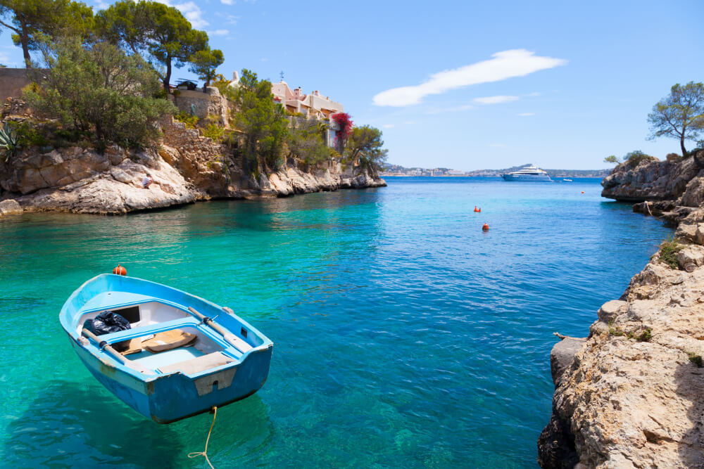 navegando por la isla de Mallorca
