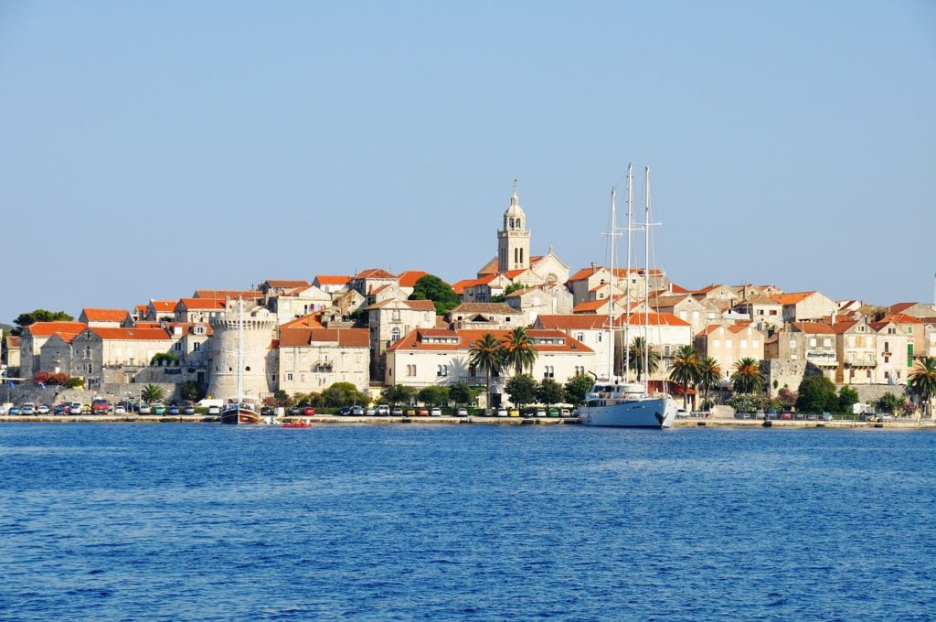 Vista de la isla de Korcula en Croacia