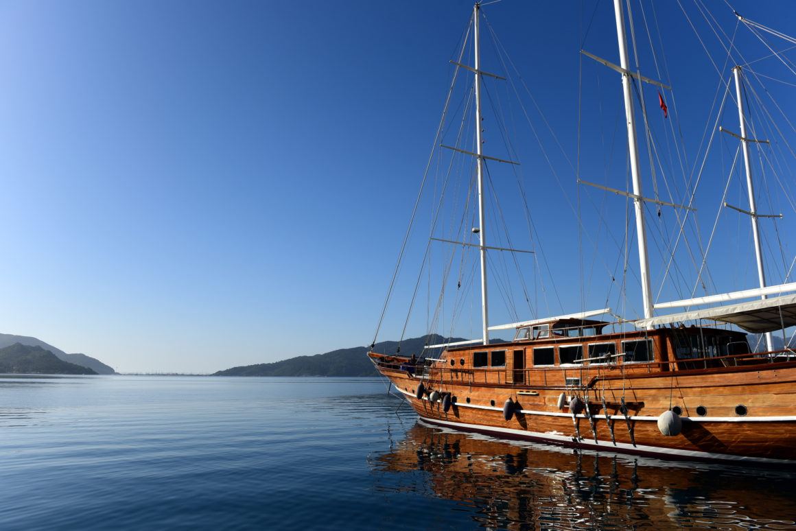 Foto de una goleta de madera Foto tomada cerca de Marmaris, en la costa Egea de Turquía.