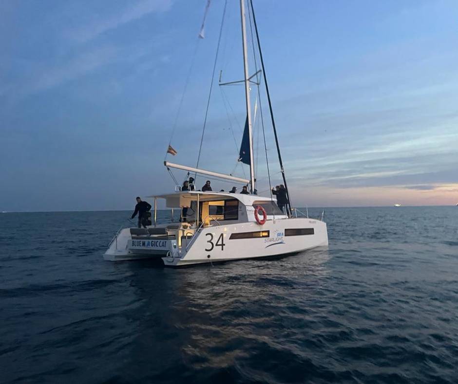 Alquila un Catamarán y disfruta la Copa América a bordo de un barco.