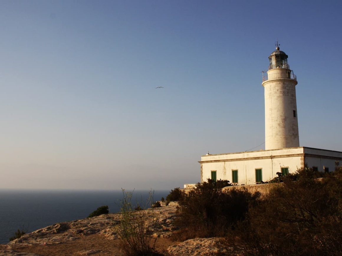 Vistas al Mediterráneo desde el Faro de la Mola, en Formentera, Islas Baleares, España