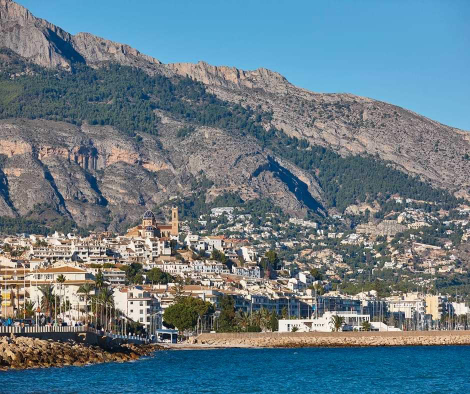 Costa de Altea desde tu barco de alquiler