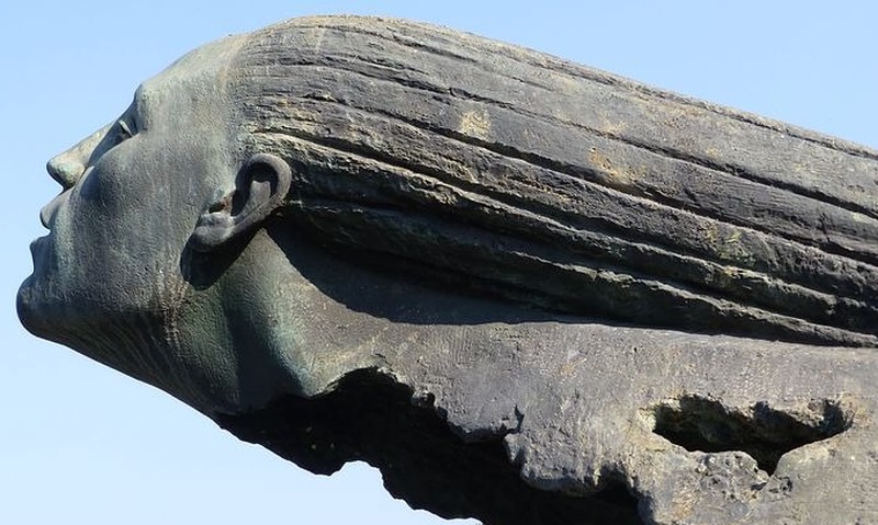 Statua testa di donna a Desenzano