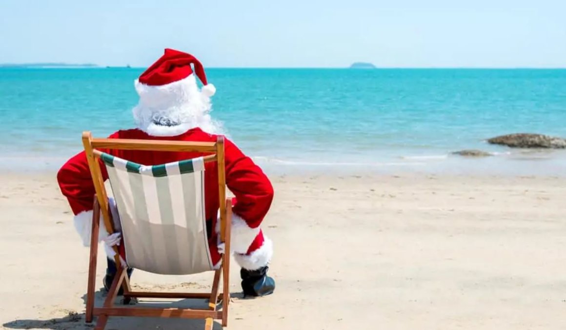 Babbo Natale seduto in spiaggia Caraibi