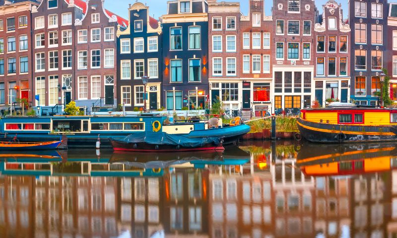 Houseboat sul canale di Amsterdam