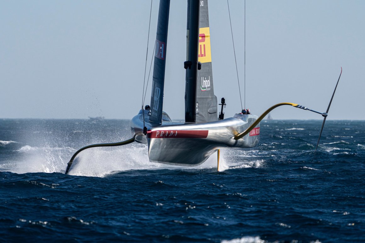 Luna Rossa Prada Pirelli 