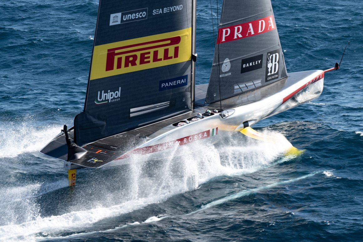 Luna Rossa Prada Pirelli 