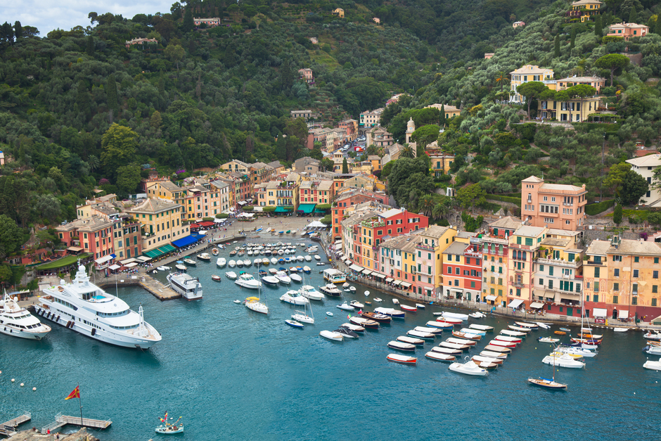 Portofino, baia in Liguria con barche