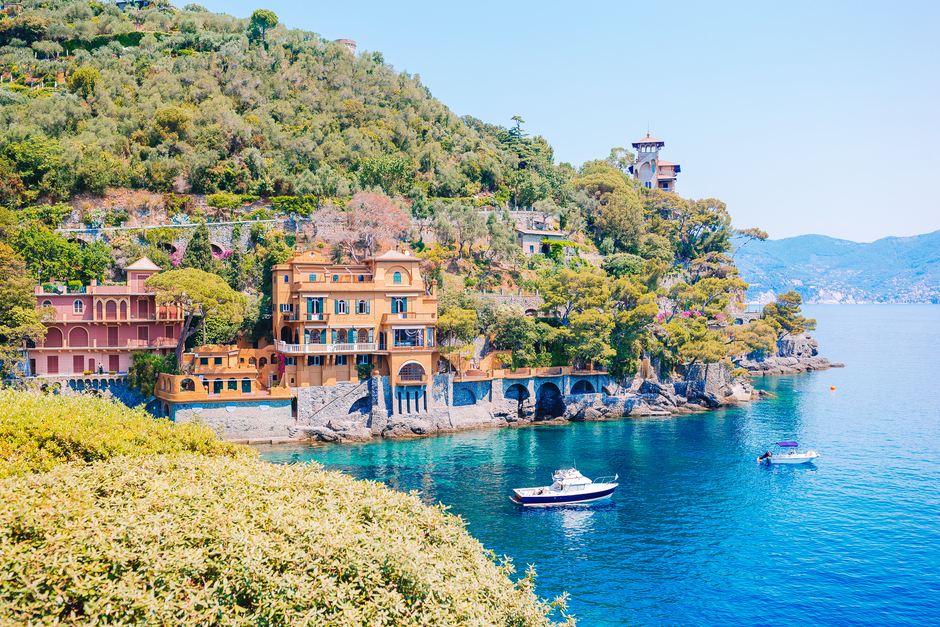 Piccolo porto di Portofino con barche a noleggio