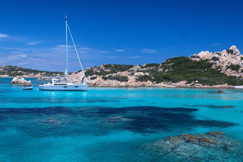 La Maddalena con catamarano a noleggio