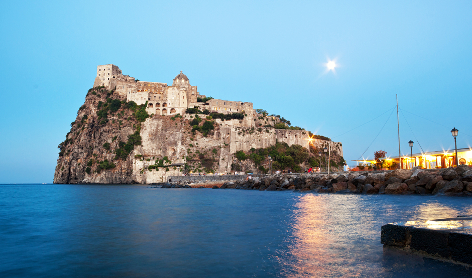 Ischia al tramonto e castello