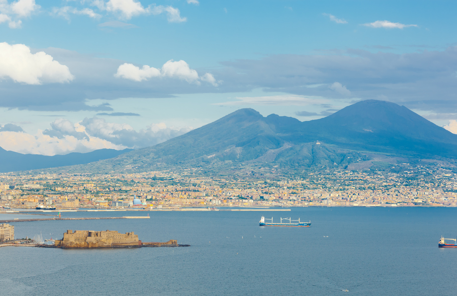 Vista sul porto di napoli