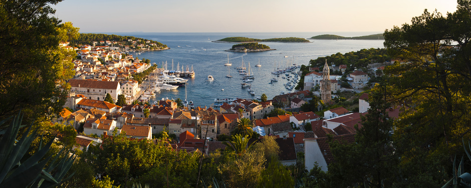 Foto panoramica di Hvar, Croazia con noleggio yacht