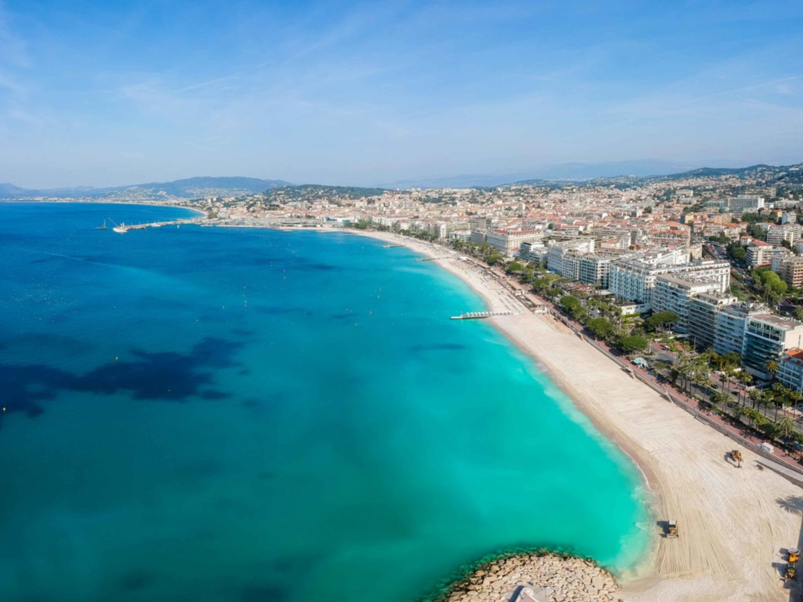 Panorama van Cannes, Cote d'azur, Frankrijk  
Ideale leuke vakantie bestemming.