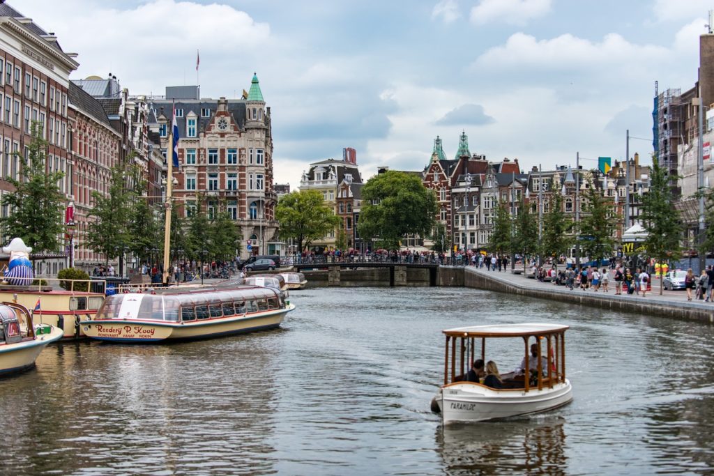 Zwiedzanie Amsterdamu łodzią
