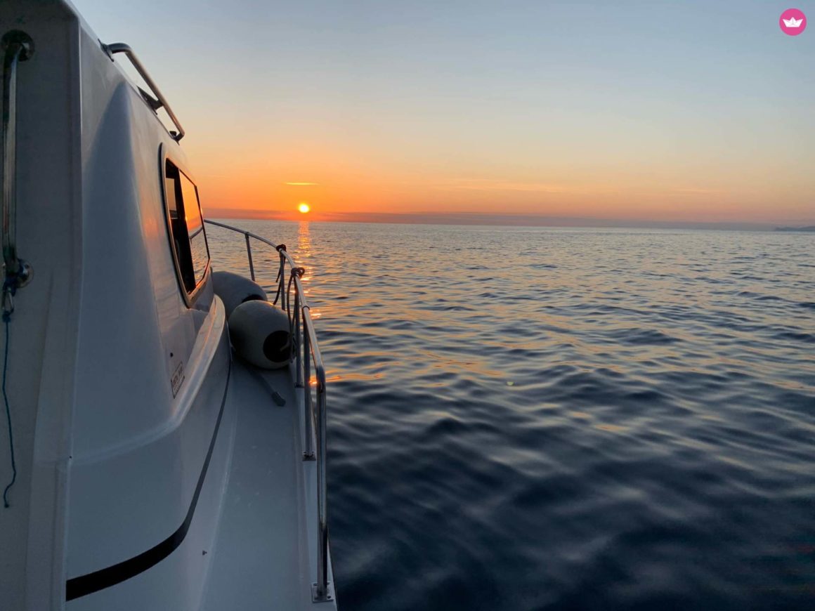 grecja jacht zachód słońca