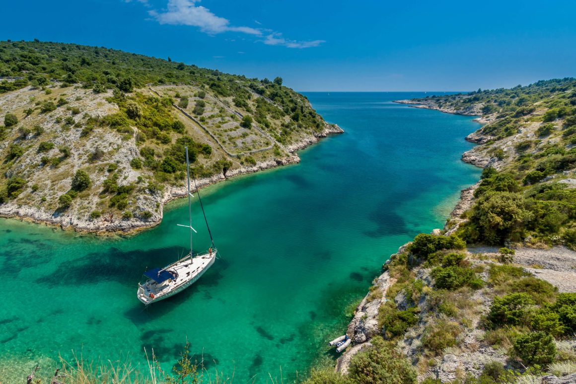 Passeio de veleiro pela costa da Croácia