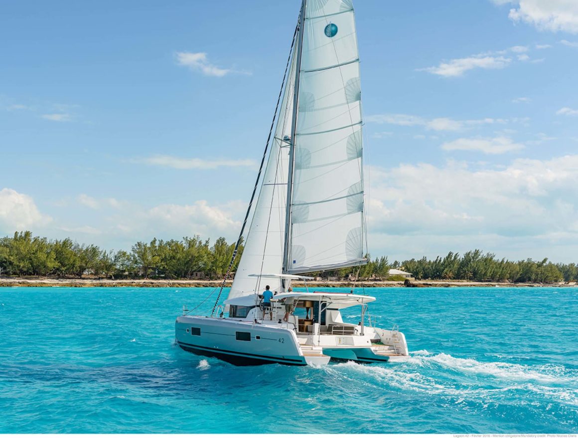 Um catamarã Lagoon é uma ótima pedida para viajar com amigos: espaçoso e confortável!