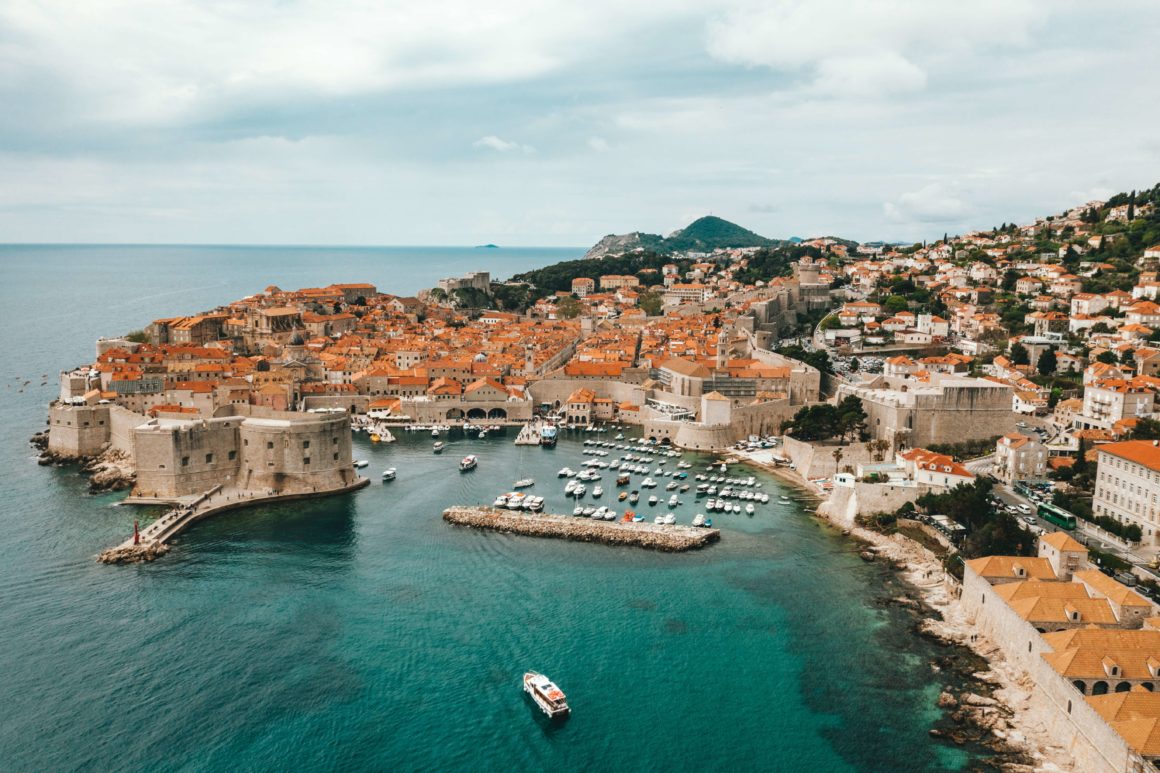 Talvez menos conhecida que Hvar, Dubrovnik oferece passeios únicos para aquela viagem com amigos!