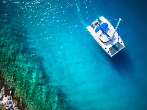 Planejar uma viagem é especialmente fácil se você escolher alugar um catamarã para as suas férias