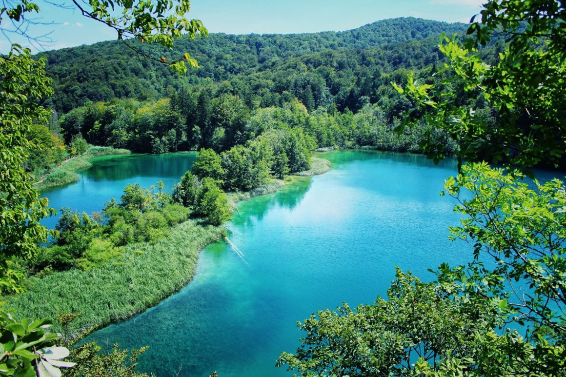 A Croácia guarda não apenas um, mas ao menos 16 dos lagos mais bonitos do mundo: se permita explorar!