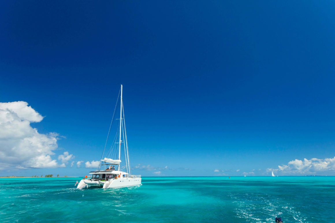 Que lugar poderia ser melhor para um aluguel de barco do que as Bahamas?