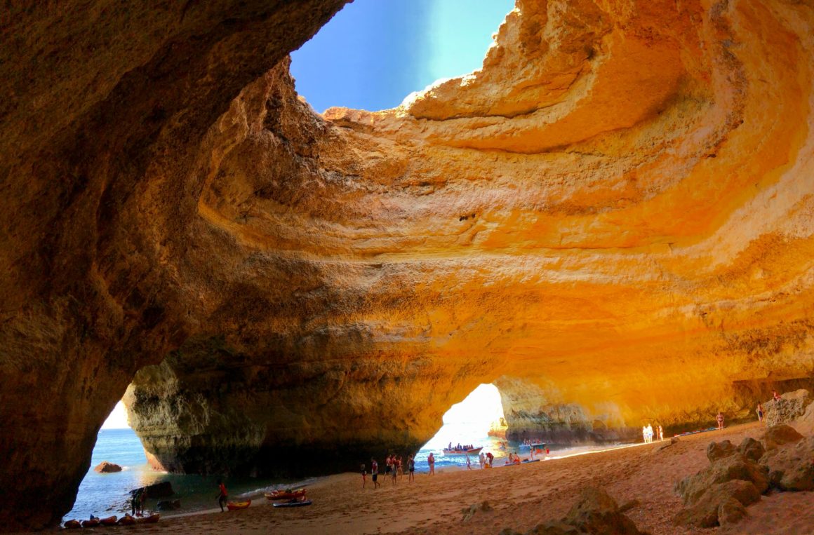 Пещера Бенажил