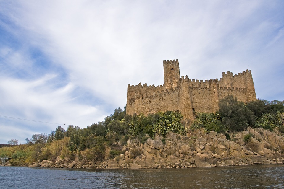 Castle Almourol - Click & Boat Blog