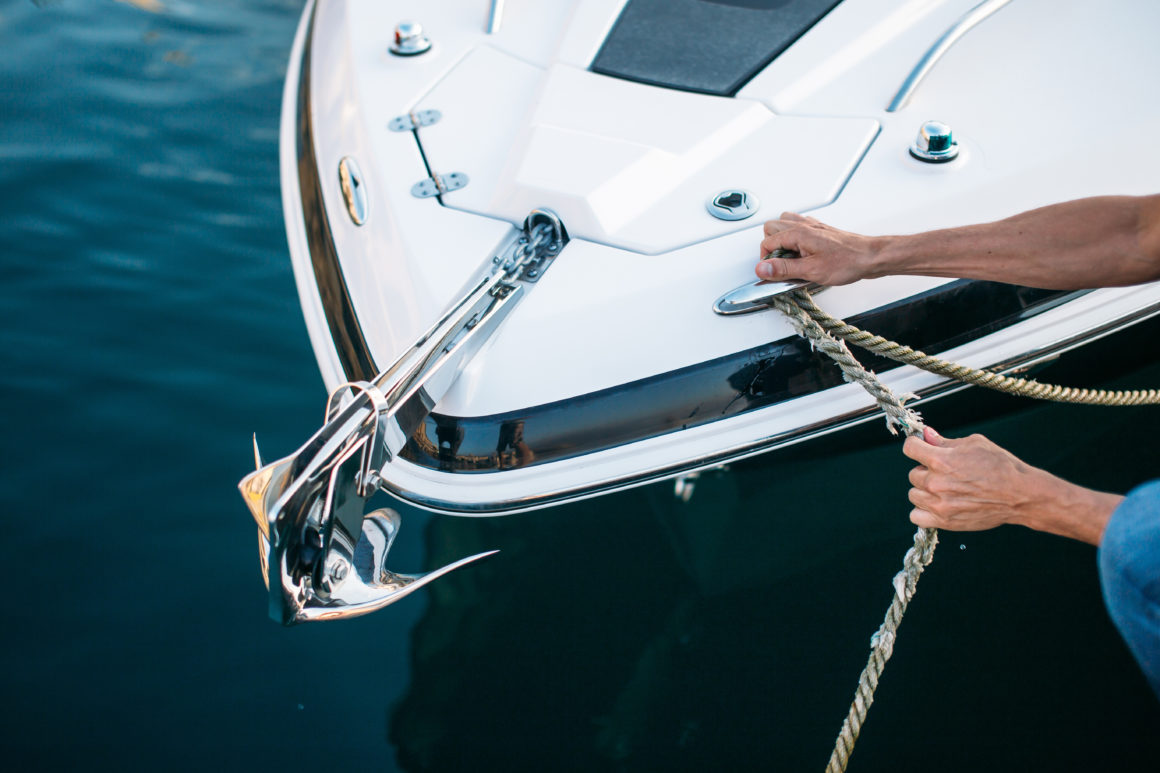 Correctly tying boat to dock helps avoid common boating mistakes