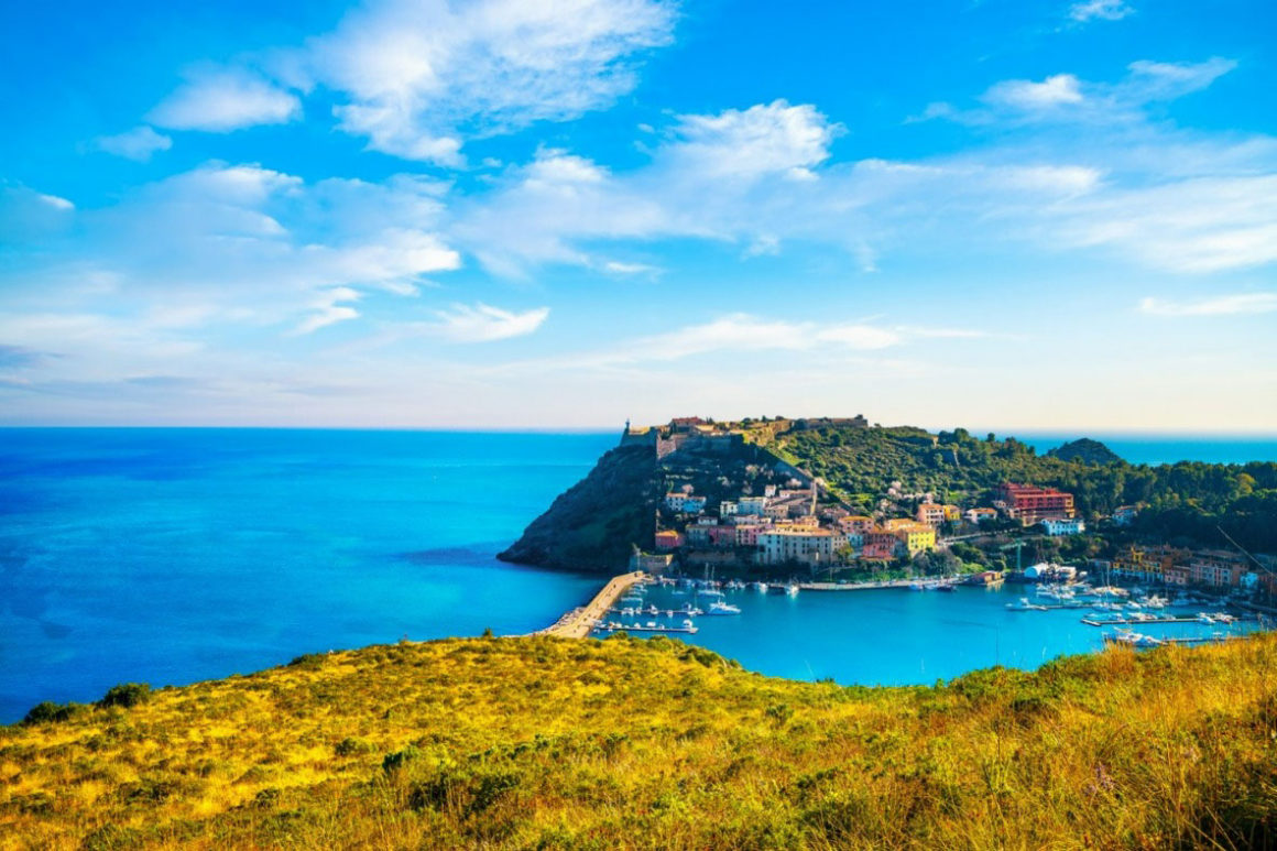 Photo of Tuscany and one of its harbors, onlooking its beautiful landscape