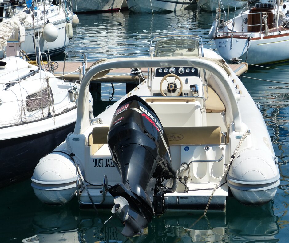 Photo of a RIB (rigid inflatable boat) and its motor 