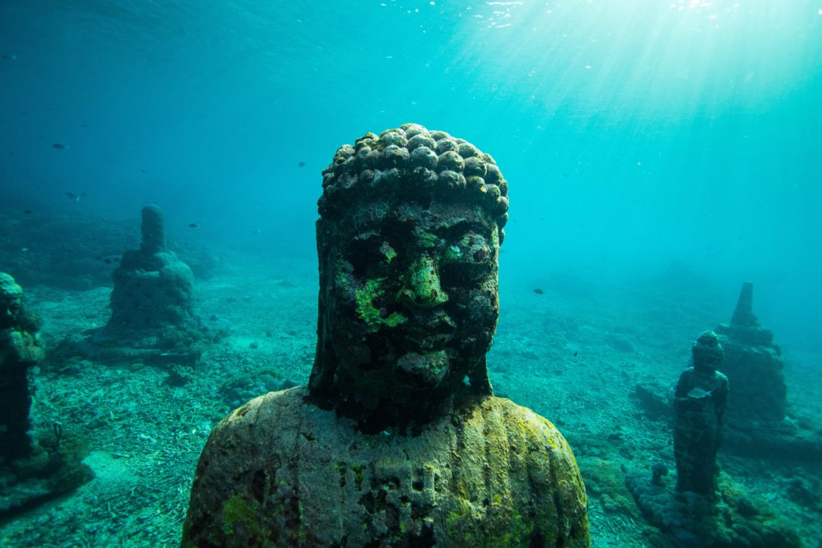 Image statues aquatiques musée Indonésie
