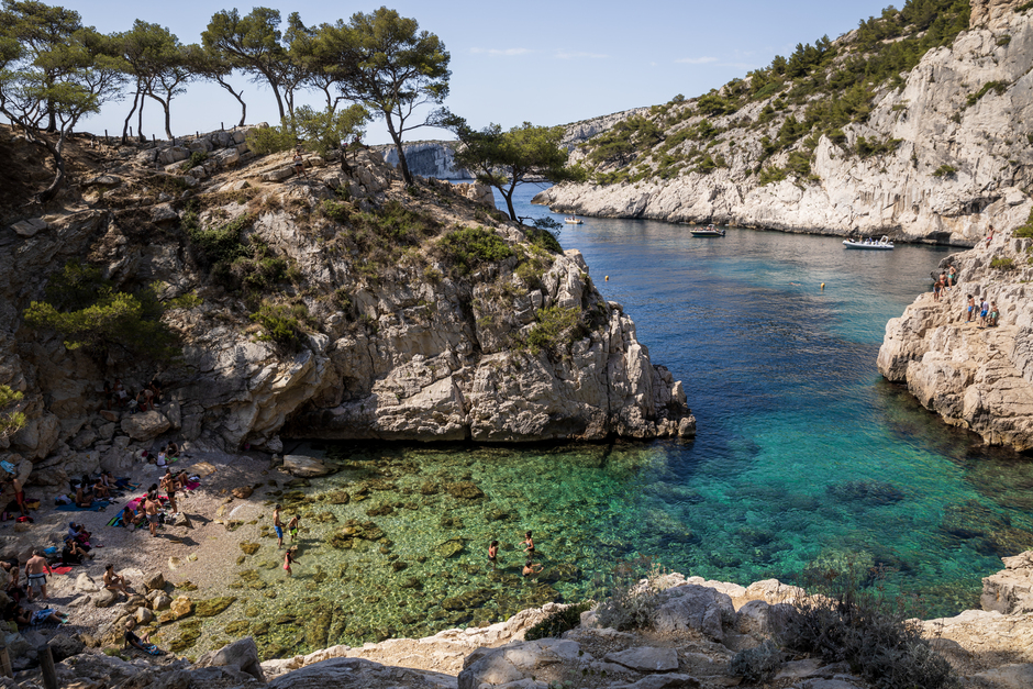 CALANQUES DE MARSEILLE, FRANCE - 18 JUIN 2018 : une belle découverte en louant un catamaran.