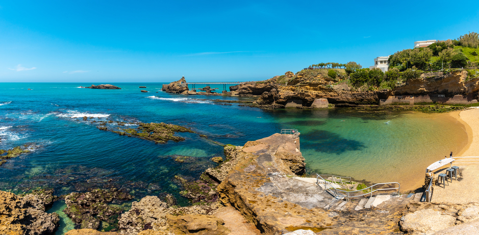 Biarritz, une ville de choix pour un week-end en mer avec la location d'un Yacht. Vue du Vieux Port.