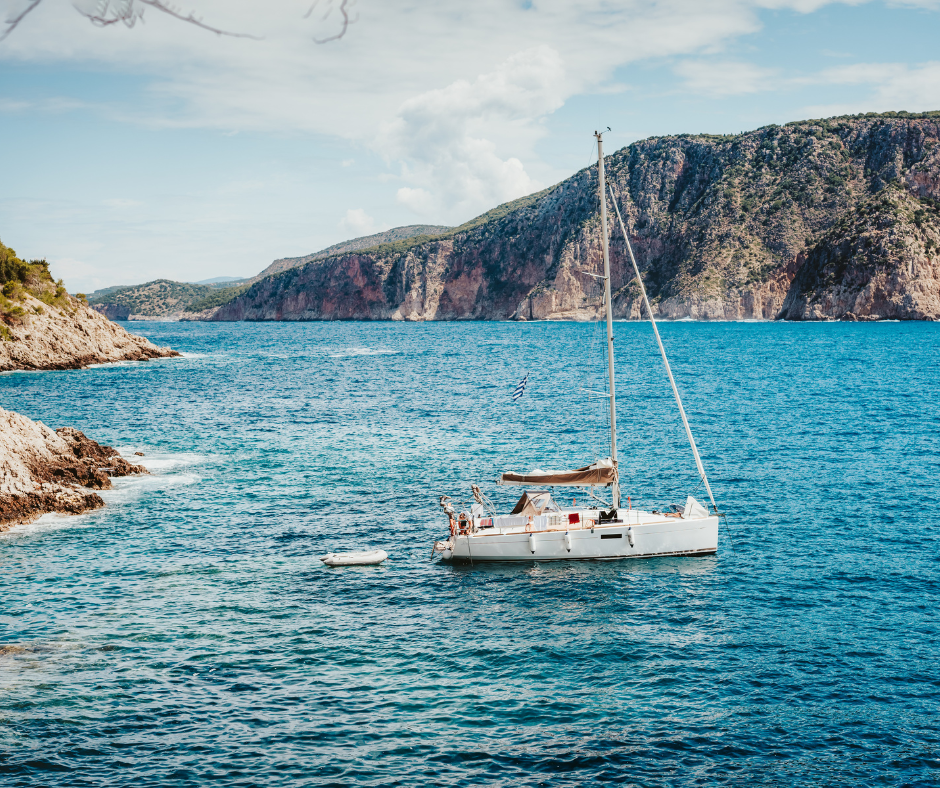 Voilier dans la baie de Porto-Vecchio