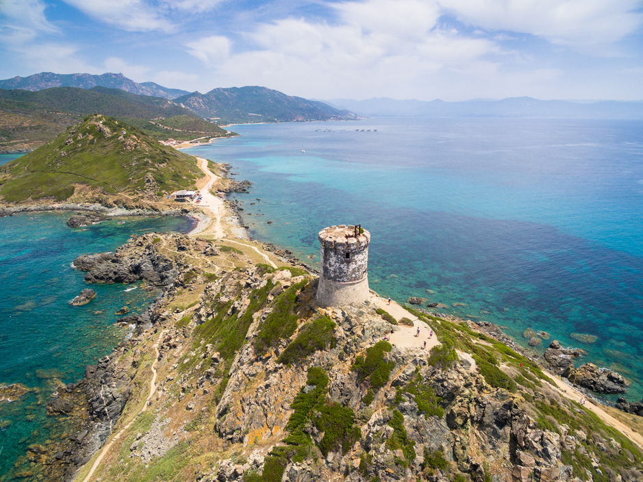 La découverte des îles Sanguinaires avec la location d'un bateau à Ajaccio.